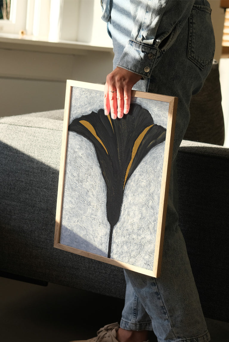 Julita Elbe - Black Flower